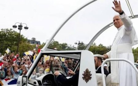 Huge crowds greet Pope in Paris for open-air Mass