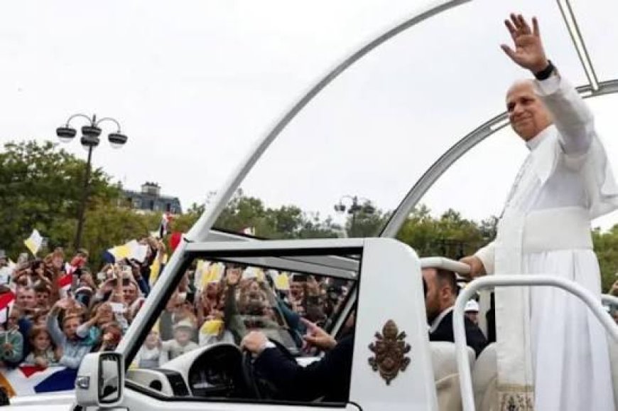 Huge crowds greet Pope in Paris for open-air Mass