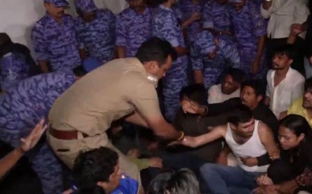 ഡല്‍ഹിയില്‍ എന്‍ എസ് യു ഐ  പ്രതിഷേധക്കാരെ പോലീസ് കസ്റ്റഡിയിലെടുത്ത് നീക്കി