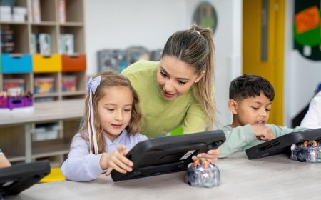 Classrooms should ban digital textbooks and AI