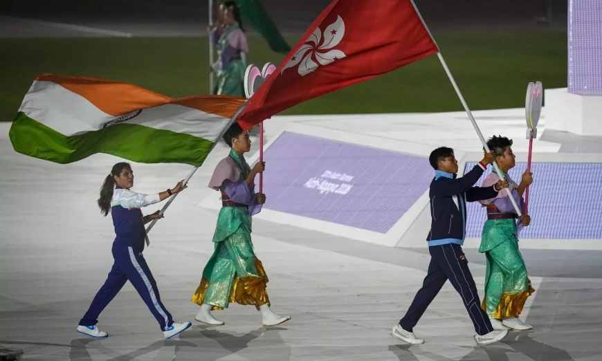 ഖത്തറിന് ദീപശിഖ കൈമാറി, ഏഷ്യൻ ഗെയിംസിന് കൊടിയിറങ്ങി.