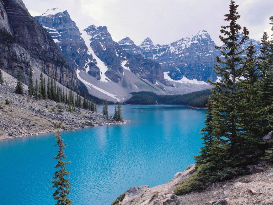 World’s most beautiful summer destination: turquoise lakes and rocky mountain views