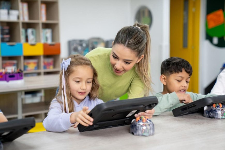 Classrooms should ban digital textbooks and AI