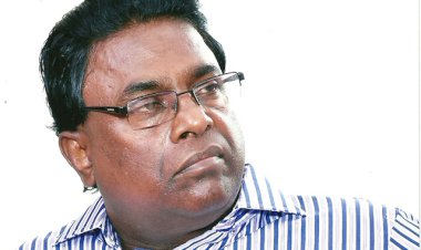 പിന്നിൽ നിന്ന് കുത്തുന്ന സാഹിത്യ സാമൂഹ്യ നിയമങ്ങൾ; കാരൂർ സോമൻ