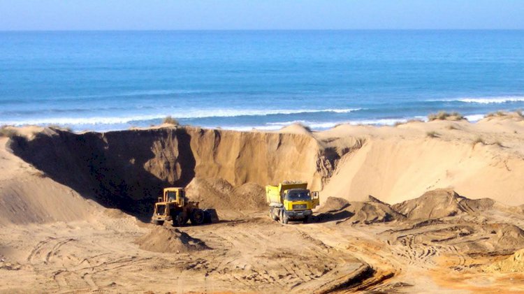 As government reconsiders ban, Adani forays into beach sand mining