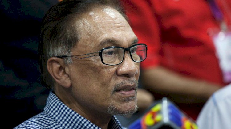 Anwar Ibrahim becomes Malaysia PM after decades of waiting